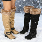 Damen Keilabsatz Stiefel mit Kunstfellrand und Zierschnallen, Beige/Schwarz
