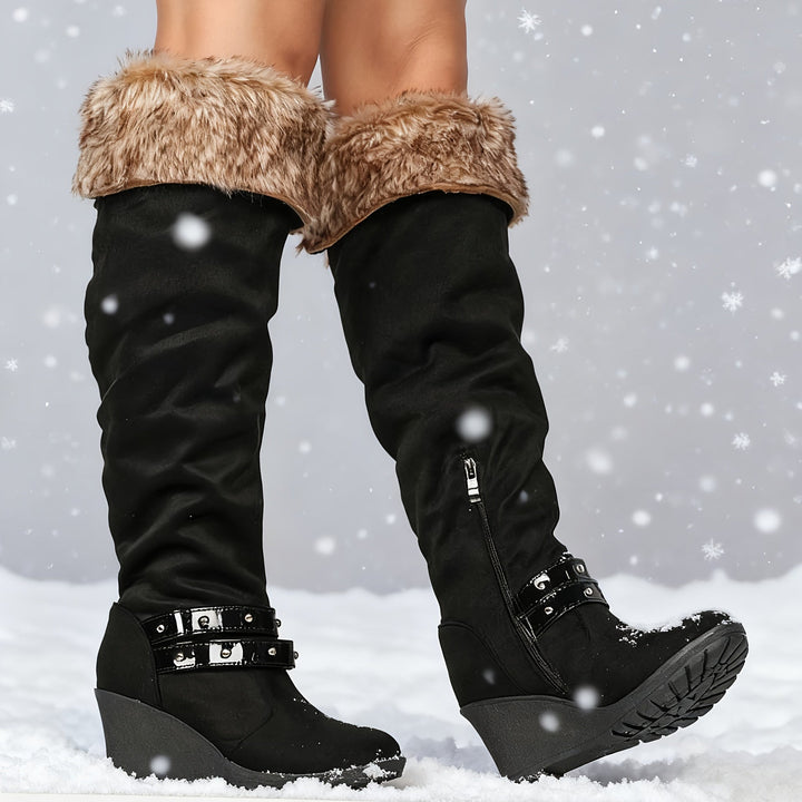 Damen Keilabsatz Stiefel mit Kunstfellrand und Zierschnallen, Beige/Schwarz