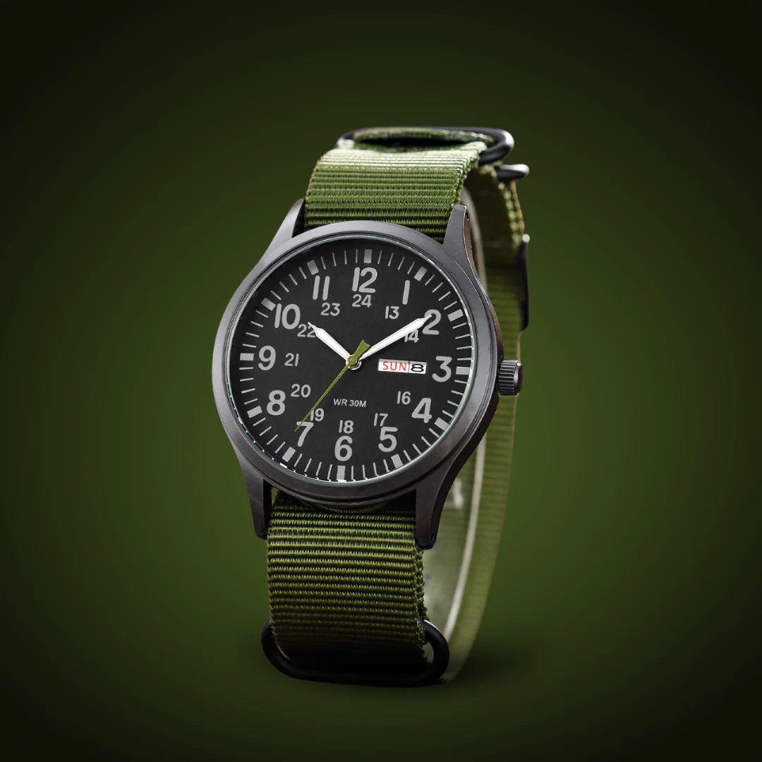Klassische Herren-Felduhr mit Stoffarmband und Tages- sowie Datumsanzeige