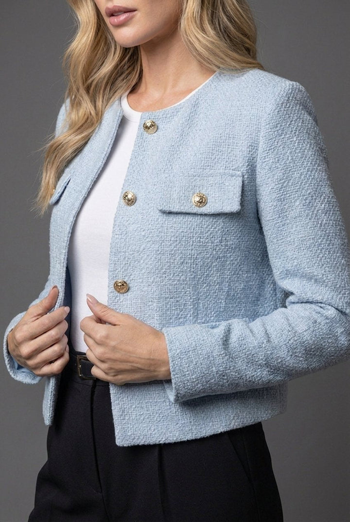 Gekürzter Tweed-Blazer mit goldenen Knöpfen und Klapptaschen