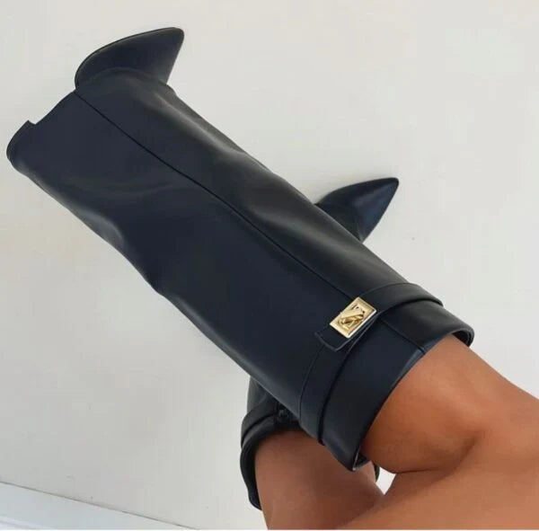Damenstiefel mit Blockabsatz und eleganter Passform mit Riemchen aus Wildleder oder Leder