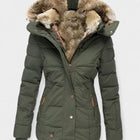 Evelyn | Damen Winterjacke aus Kunstfell mit Kapuze und Steppdesign