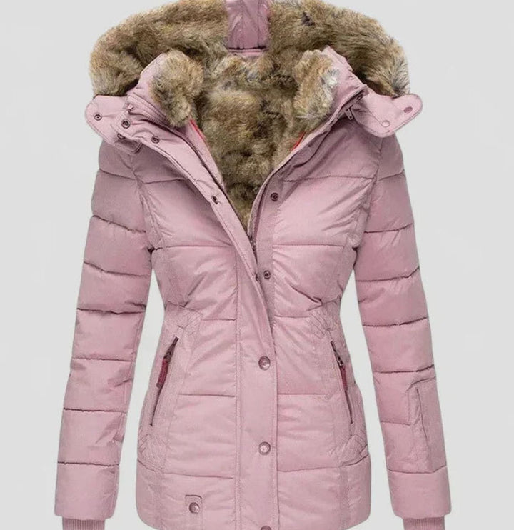 Evelyn | Damen Winterjacke aus Kunstfell mit Kapuze und Steppdesign