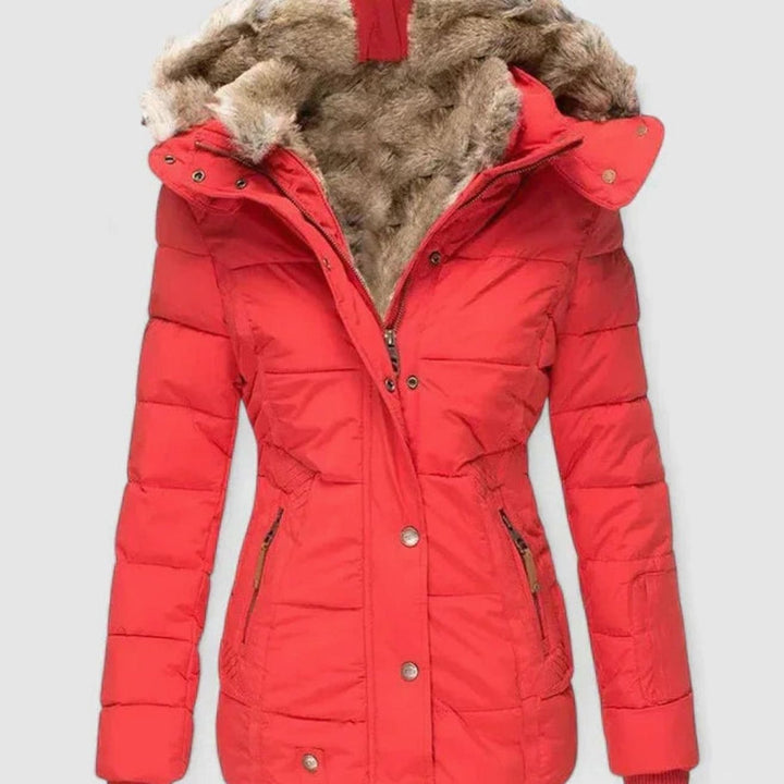 Evelyn | Damen Winterjacke aus Kunstfell mit Kapuze und Steppdesign