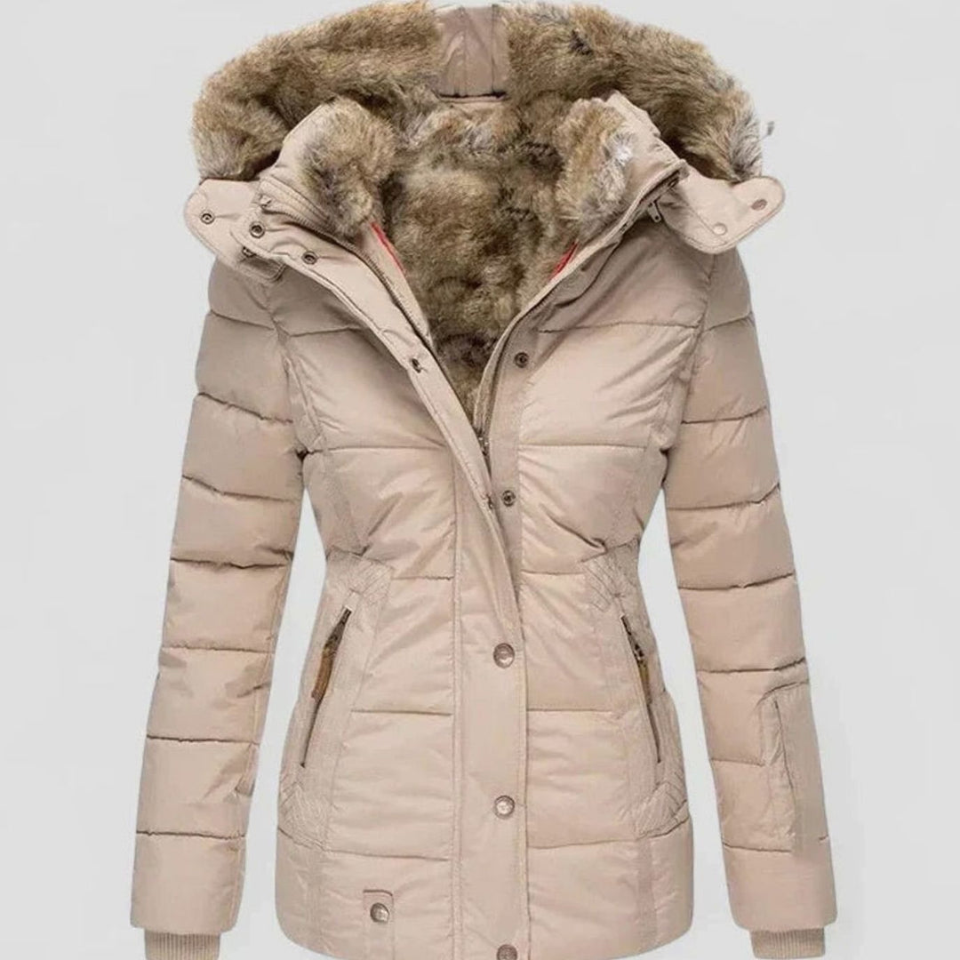Evelyn | Damen Winterjacke aus Kunstfell mit Kapuze und Steppdesign