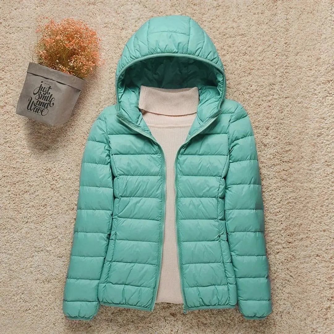Amelia | Damen Leichte Kapuzen Steppjacke Packbare Daunenjacke