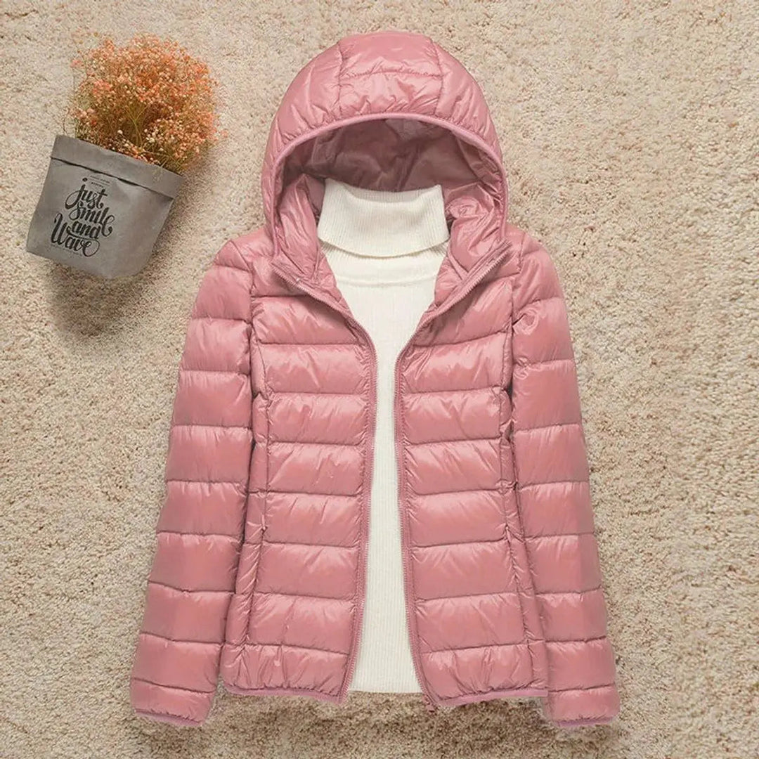 Amelia | Damen Leichte Kapuzen Steppjacke Packbare Daunenjacke