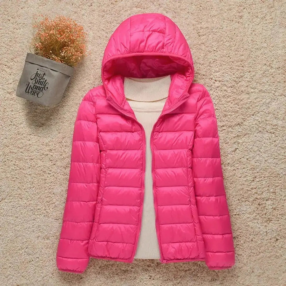 Amelia | Damen Leichte Kapuzen Steppjacke Packbare Daunenjacke