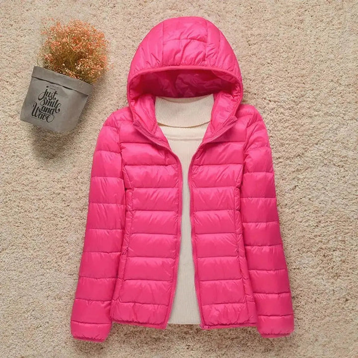 Amelia | Damen Leichte Kapuzen Steppjacke Packbare Daunenjacke