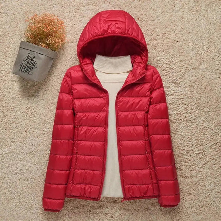Amelia | Damen Leichte Kapuzen Steppjacke Packbare Daunenjacke