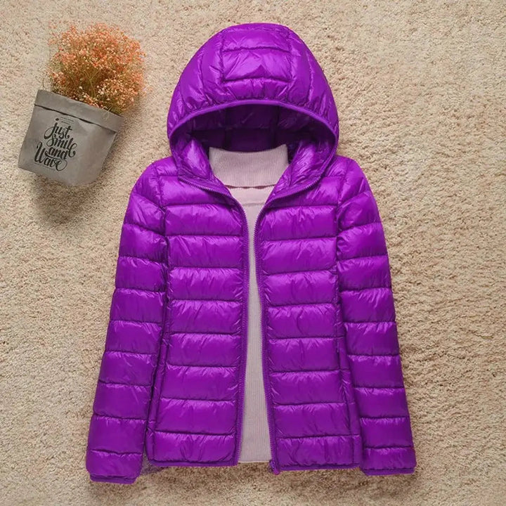 Amelia | Damen Leichte Kapuzen Steppjacke Packbare Daunenjacke